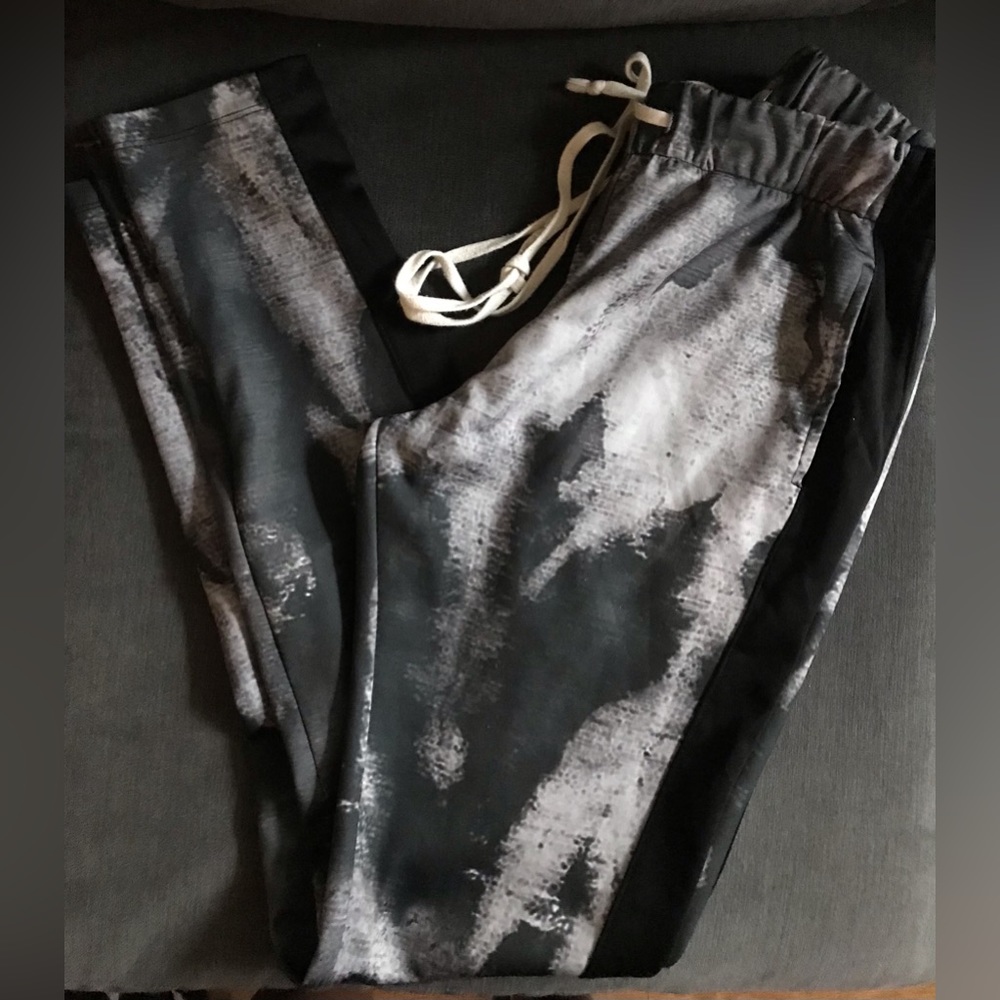 Joggers - Picture 3 of 6